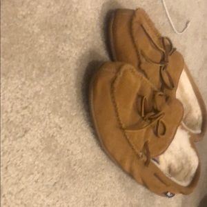 Vineyard Vines house slippers